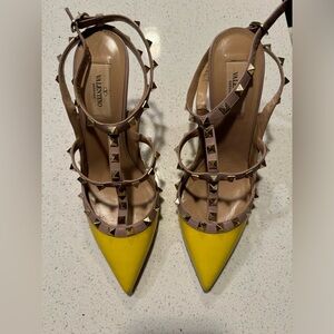 Authentic Valentino heels. Color yellow. Size 40.